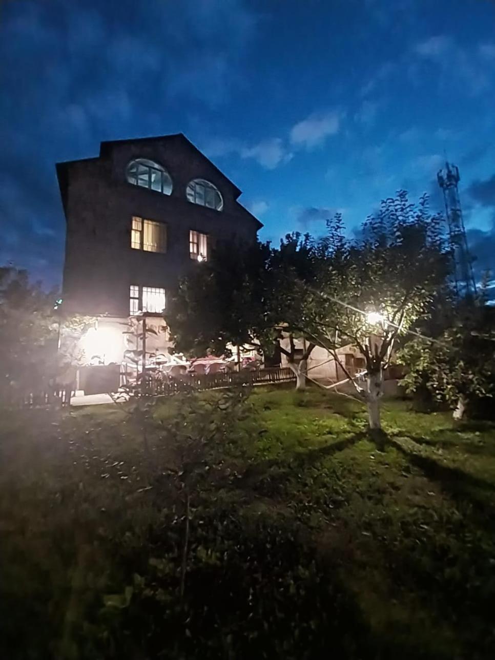 Em&Ri Guest House In Odzun ภายนอก รูปภาพ